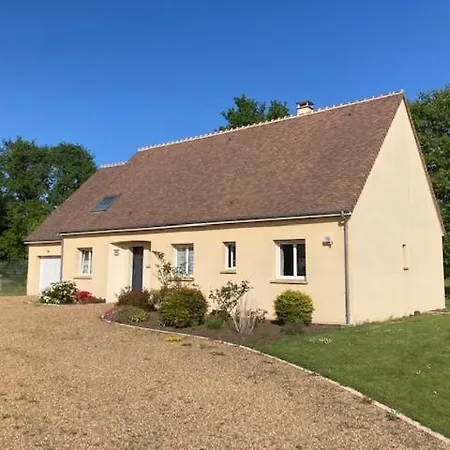 Maison 9 personnes avec jardin et parking clos à 3kms du Circuit des 24h du Mans Casa de Férias *