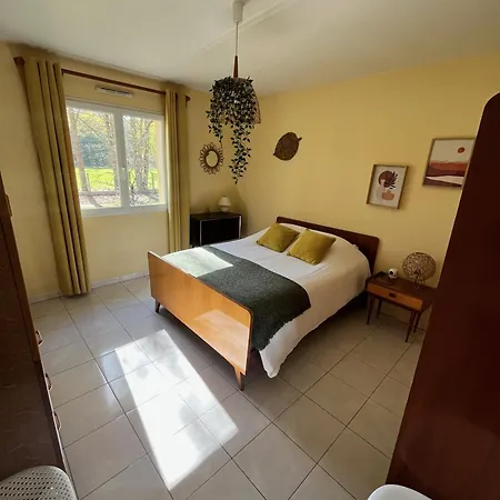 Maison 9 personnes avec jardin et parking clos à 3kms du Circuit des 24h du Mans Casa de Férias