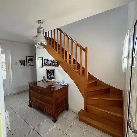 Maison 9 personnes avec jardin et parking clos à 3kms du Circuit des 24h du Mans Casa de Férias *