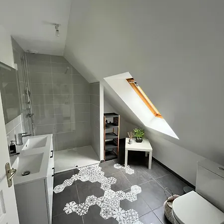 Maison 9 personnes avec jardin et parking clos à 3kms du Circuit des 24h du Mans Casa de Férias